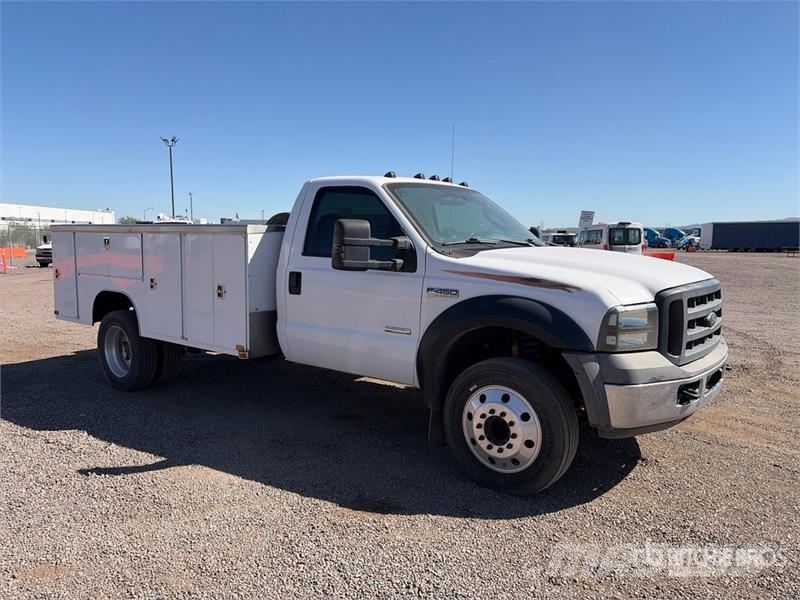 Ford F-450 4x2 Utility Truck Vieglais kravas automobilis/izkraušana no sāniem