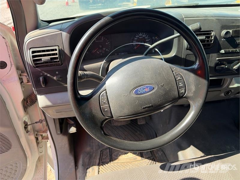 Ford F-450 4x2 Utility Truck Vieglais kravas automobilis/izkraušana no sāniem