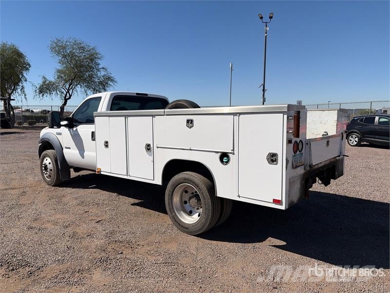 Ford F-450 4x2 Utility Truck Vieglais kravas automobilis/izkraušana no sāniem