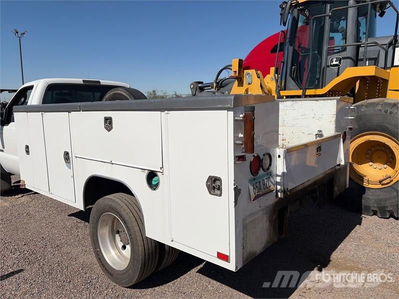 Ford F-450 4x2 Utility Truck Vieglais kravas automobilis/izkraušana no sāniem