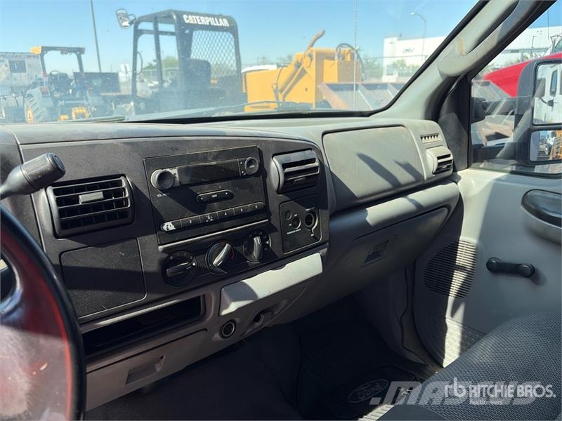 Ford F-450 4x2 Utility Truck Vieglais kravas automobilis/izkraušana no sāniem