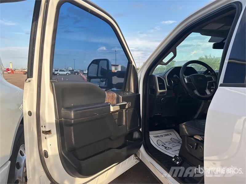 Ford F-450 Lariat 4x4 Pickup Прочие фургоны