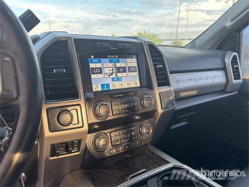 Ford F-450 Lariat 4x4 Pickup Прочие фургоны