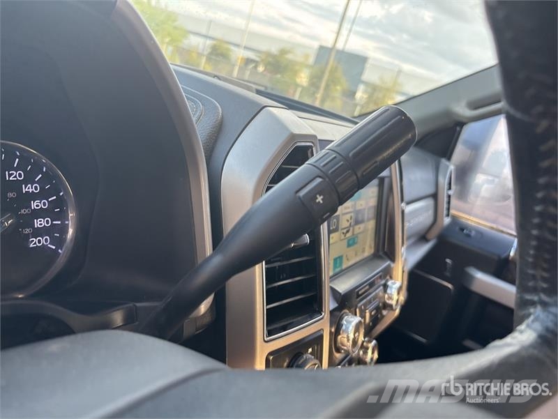 Ford F-450 Lariat 4x4 Pickup Прочие фургоны