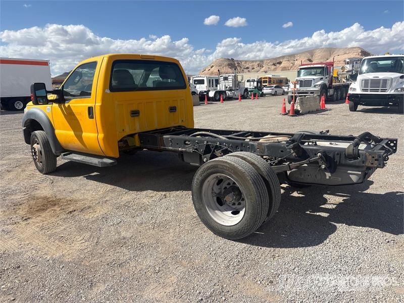 Ford F-450 XL 4x2 Cab and Chassis Cabins and interior