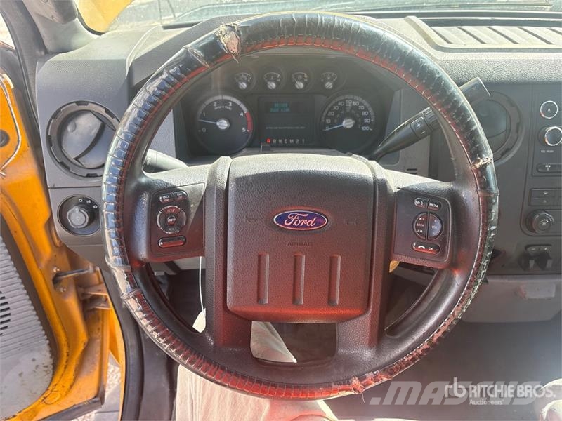 Ford F-450 XL 4x2 Cab and Chassis Cabins and interior