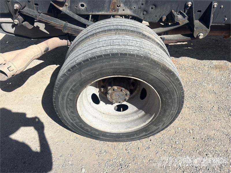 Ford F-450 XL 4x2 Cab and Chassis Cabins and interior