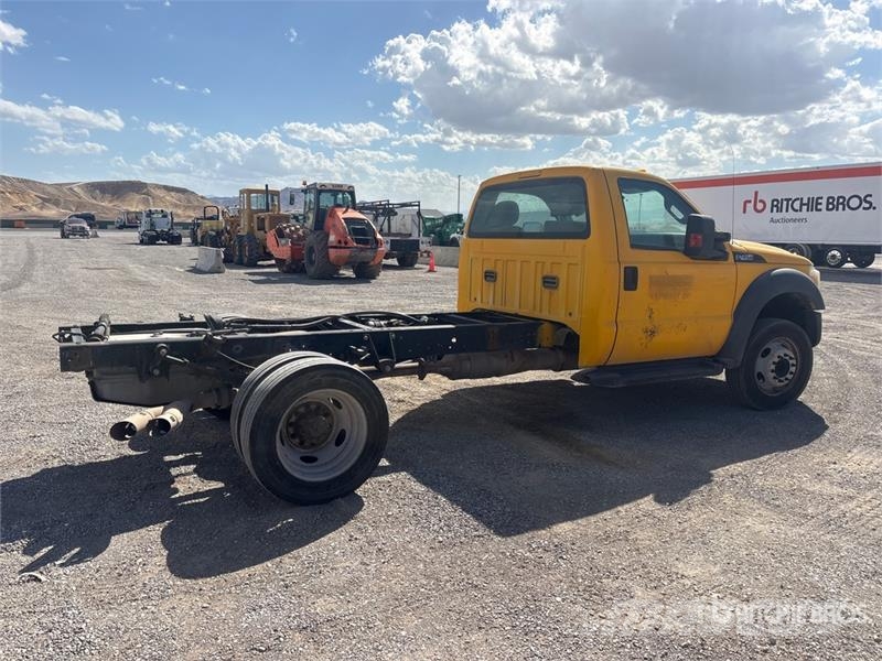 Ford F-450 XL 4x2 Cab and Chassis Cabins and interior