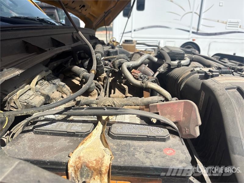 Ford F-450 XL 4x2 Cab and Chassis Cabins and interior