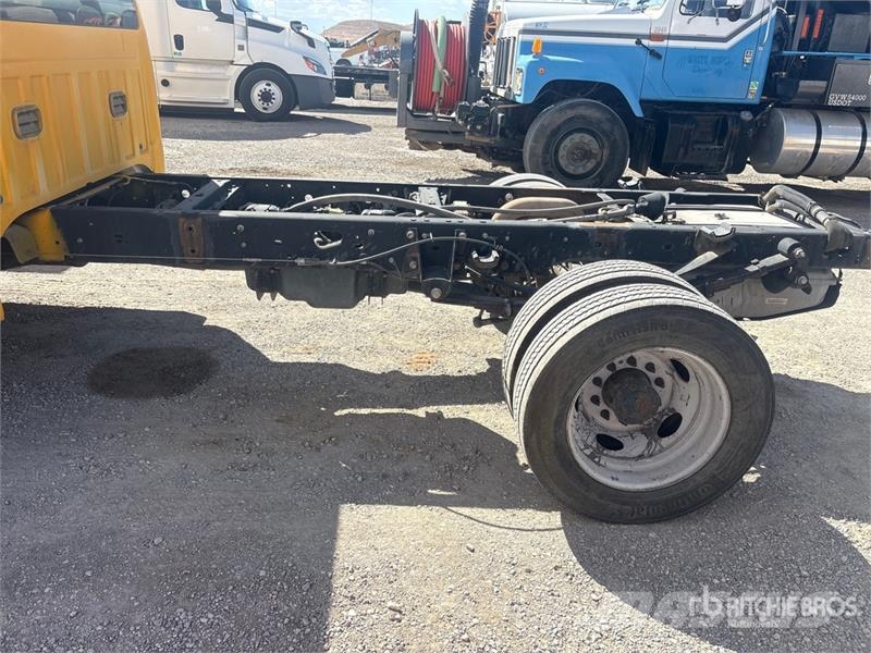 Ford F-450 XL 4x2 Cab and Chassis Cabins and interior