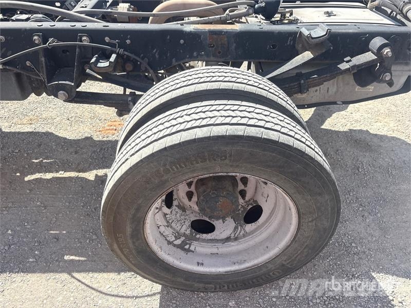 Ford F-450 XL 4x2 Cab and Chassis Cabins and interior