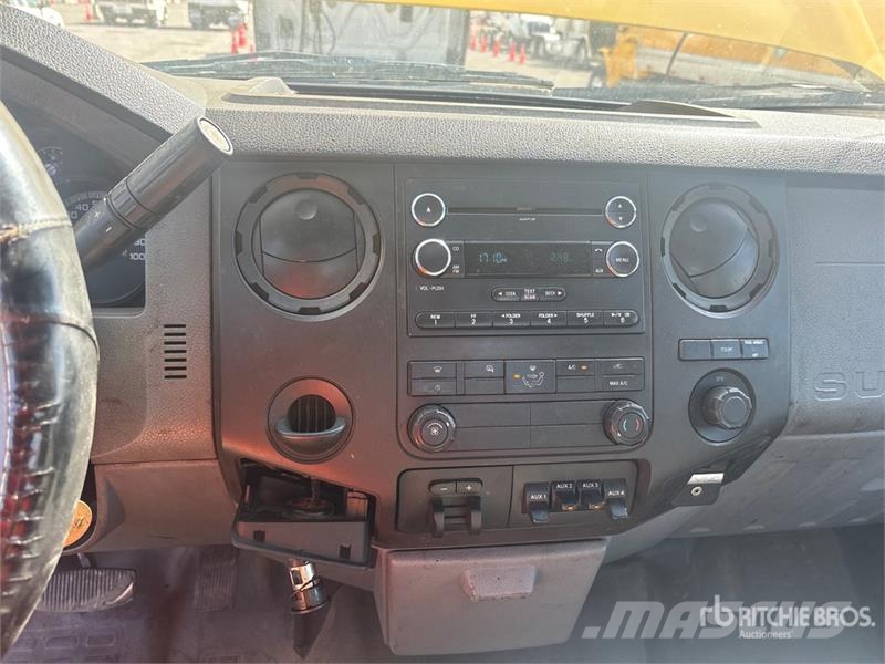 Ford F-450 XL 4x2 Cab and Chassis Cabins and interior
