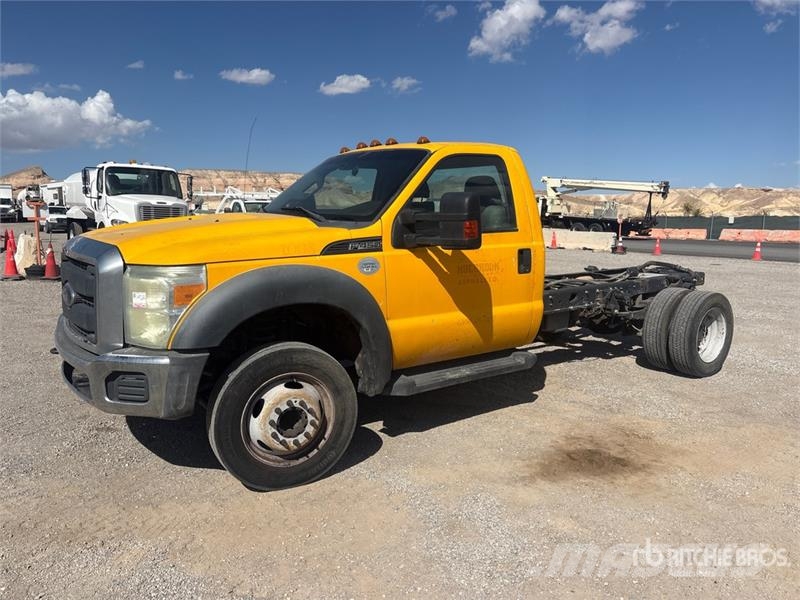 Ford F-450 XL 4x2 Cab and Chassis Cabins and interior