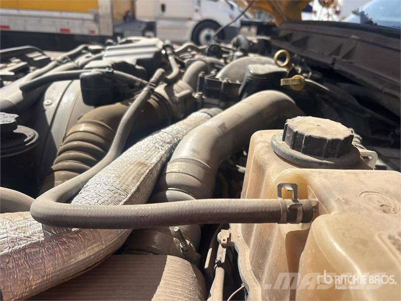 Ford F-450 XL 4x2 Cab and Chassis Cabins and interior