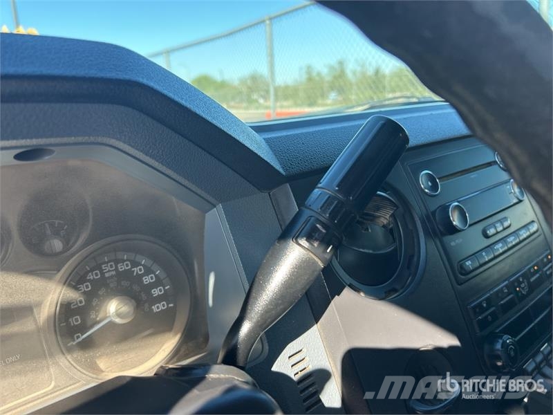 Ford F-450 XL 4x2 Crew Cab Cab and Chassis Кабини