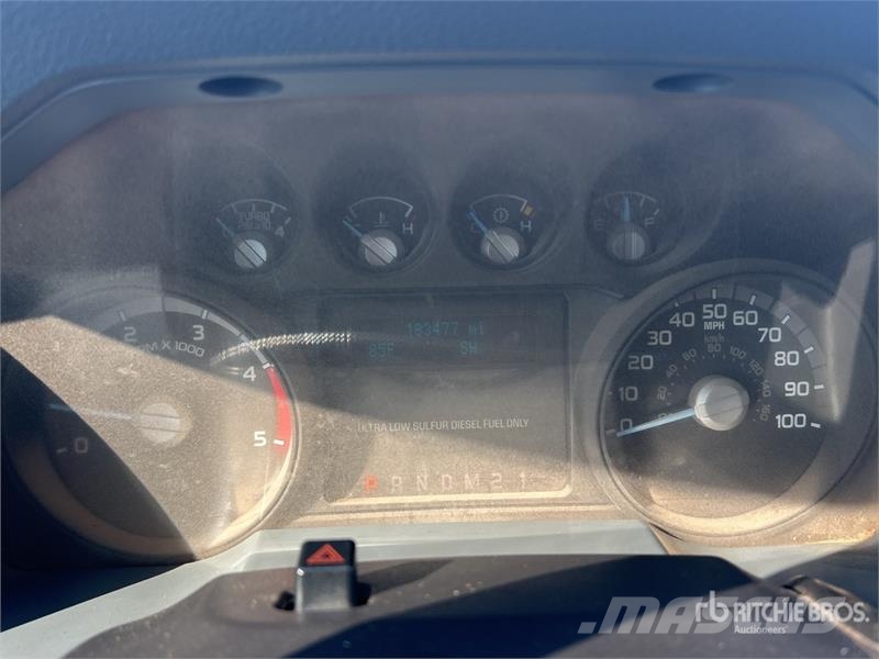 Ford F-450 XL 4x2 Crew Cab Cab and Chassis Кабини