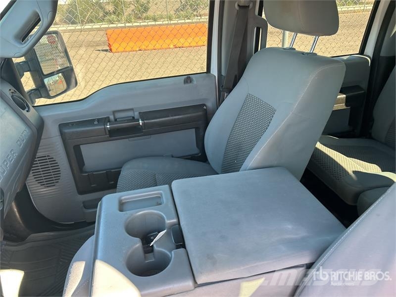 Ford F-450 XL 4x2 Crew Cab Cab and Chassis Кабини