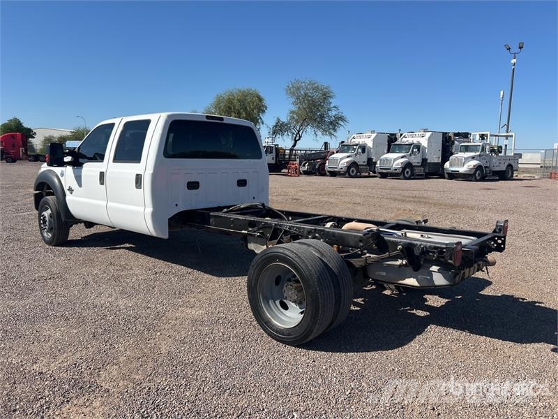 Ford F-450 XL 4x2 Crew Cab Cab and Chassis Кабини