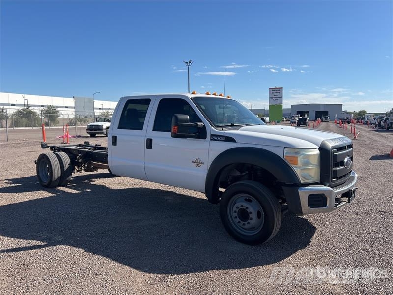 Ford F-450 XL 4x2 Crew Cab Cab and Chassis Кабини