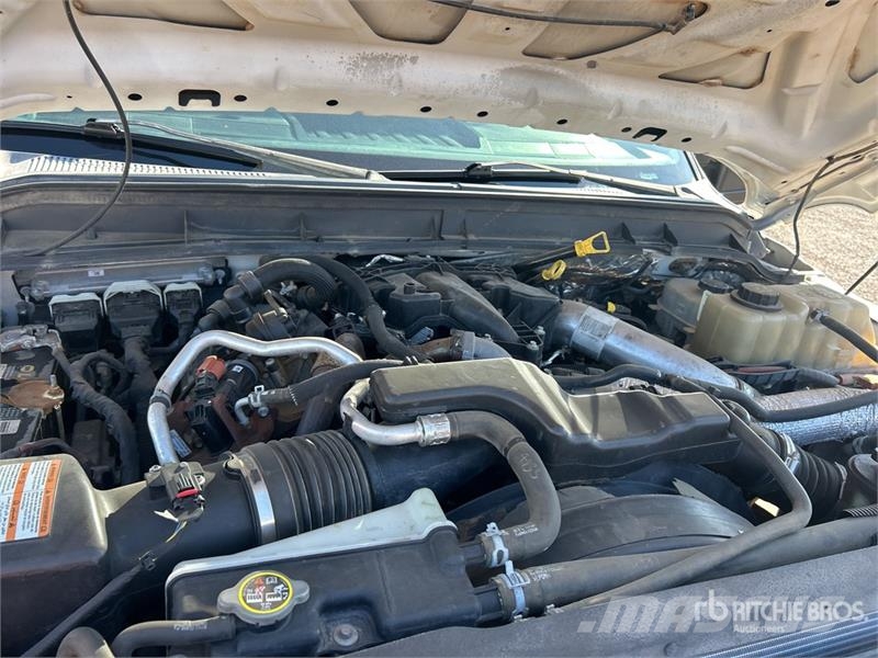 Ford F-450 XL 4x2 Crew Cab Cab and Chassis Кабини