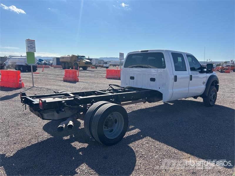 Ford F-450 XL 4x2 Crew Cab Cab and Chassis Кабини