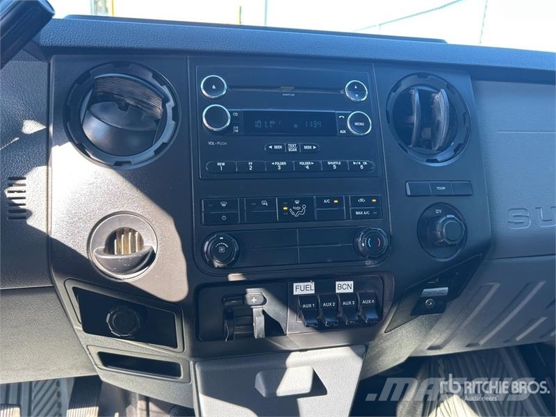 Ford F-450 XL 4x2 Crew Cab Cab and Chassis Кабини