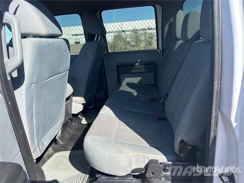 Ford F-450 XL 4x2 Crew Cab Cab and Chassis Кабини