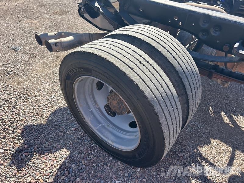 Ford F-450 XL 4x2 Crew Cab Cab and Chassis Кабини
