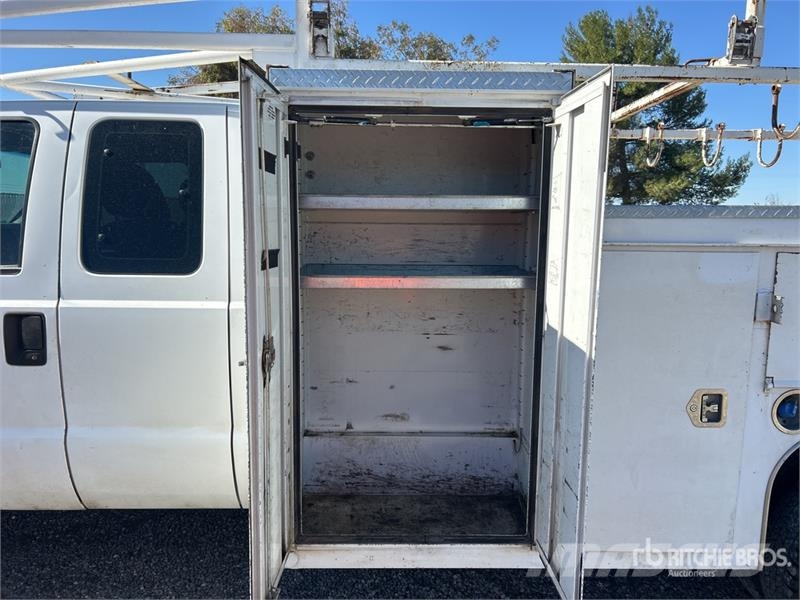 Ford F-450 XL 4x2 Extended Cab Utility Truck Pick-upy / Pojazdy z otwieranymi burtami