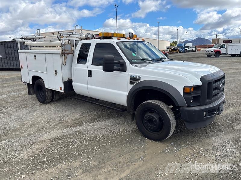 Ford F-450 XL 4x2 Extended Cab Utility Truck Pick-upy / Pojazdy z otwieranymi burtami