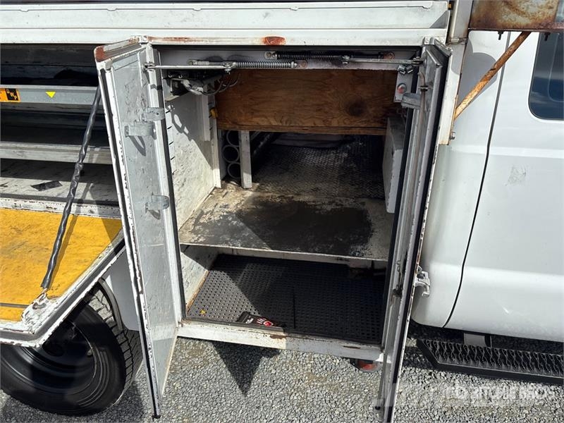 Ford F-450 XL 4x2 Extended Cab Utility Truck Pick-upy / Pojazdy z otwieranymi burtami