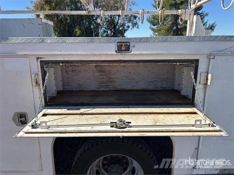 Ford F-450 XL 4x2 Extended Cab Utility Truck Pick-upy / Pojazdy z otwieranymi burtami