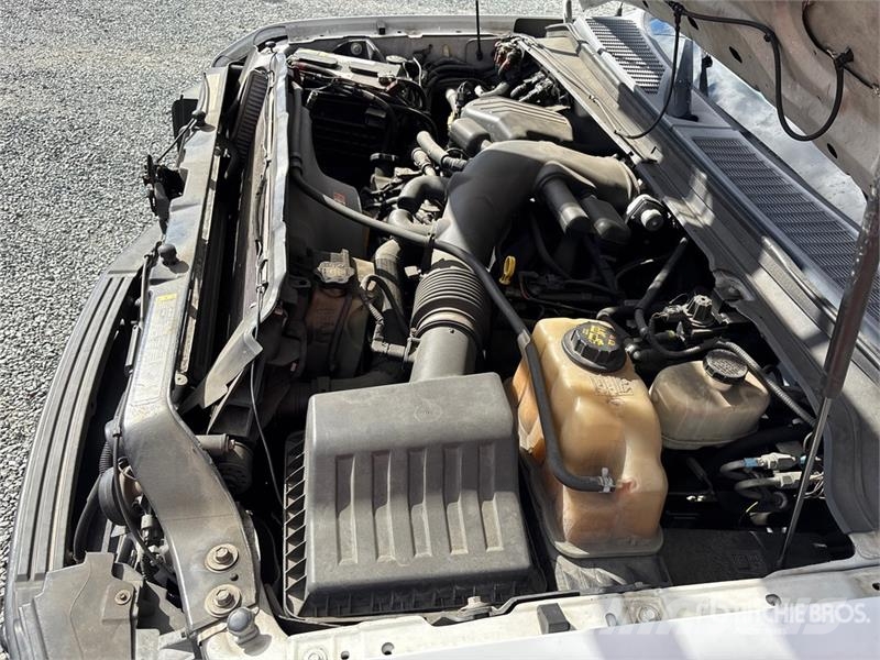 Ford F-450 XL 4x2 Extended Cab Utility Truck Pick-upy / Pojazdy z otwieranymi burtami