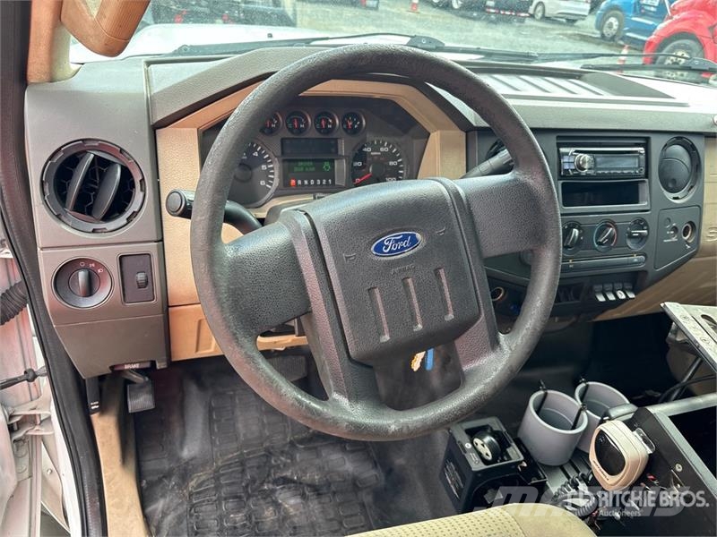 Ford F-450 XL 4x2 Extended Cab Utility Truck Pick-upy / Pojazdy z otwieranymi burtami