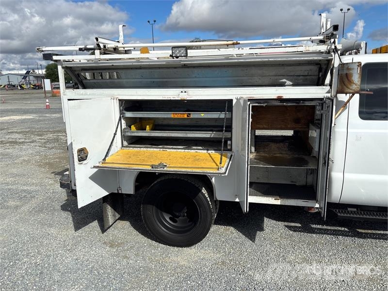 Ford F-450 XL 4x2 Extended Cab Utility Truck Pick-upy / Pojazdy z otwieranymi burtami