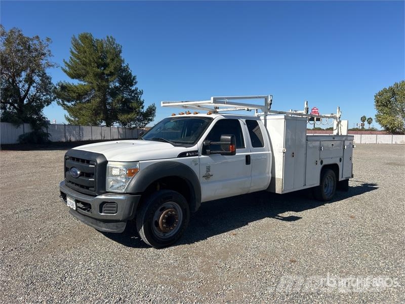 Ford F-450 XL 4x2 Extended Cab Utility Truck Pick-upy / Pojazdy z otwieranymi burtami