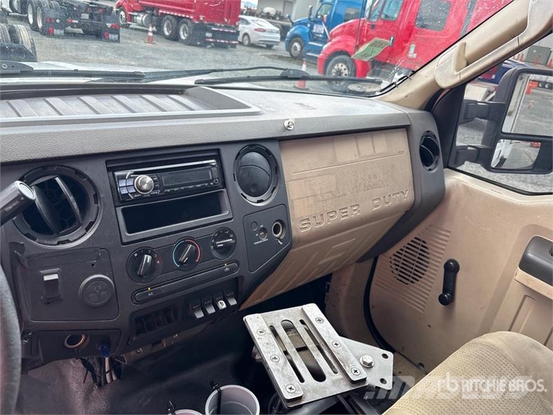Ford F-450 XL 4x2 Extended Cab Utility Truck Pick-upy / Pojazdy z otwieranymi burtami