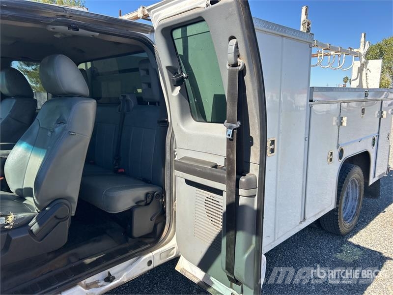 Ford F-450 XL 4x2 Extended Cab Utility Truck Pick-upy / Pojazdy z otwieranymi burtami