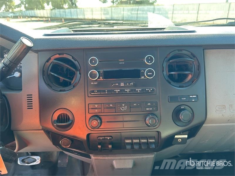 Ford F-450 XL 4x2 Extended Cab Utility Truck Pick-upy / Pojazdy z otwieranymi burtami