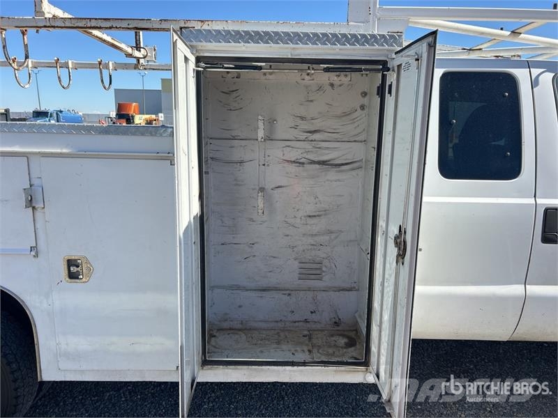 Ford F-450 XL 4x2 Extended Cab Utility Truck Pick-upy / Pojazdy z otwieranymi burtami