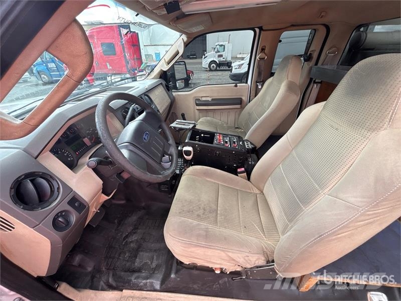 Ford F-450 XL 4x2 Extended Cab Utility Truck Pick-upy / Pojazdy z otwieranymi burtami