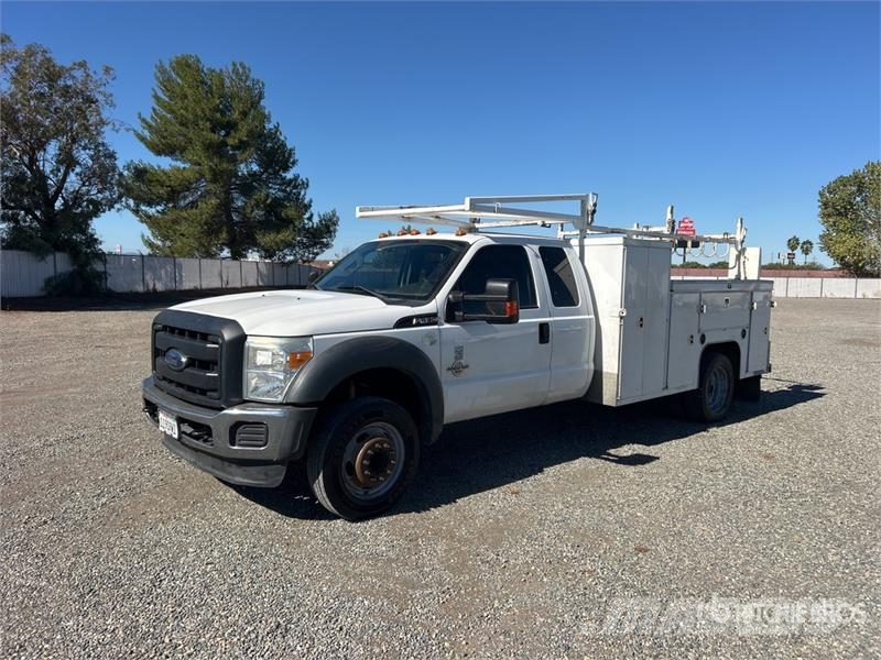 Ford F-450 XL 4x2 Extended Cab Utility Truck Pick-upy / Pojazdy z otwieranymi burtami