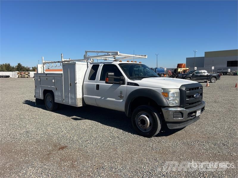 Ford F-450 XL 4x2 Extended Cab Utility Truck Pick-upy / Pojazdy z otwieranymi burtami