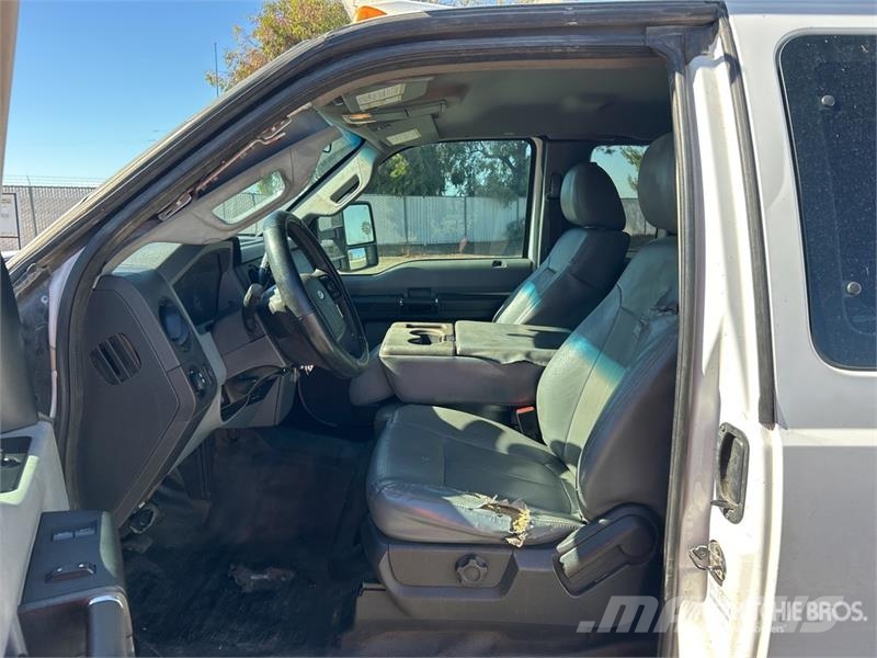 Ford F-450 XL 4x2 Extended Cab Utility Truck Pick-upy / Pojazdy z otwieranymi burtami