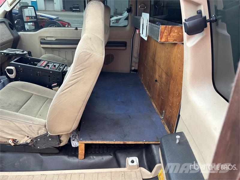 Ford F-450 XL 4x2 Extended Cab Utility Truck Pick-upy / Pojazdy z otwieranymi burtami