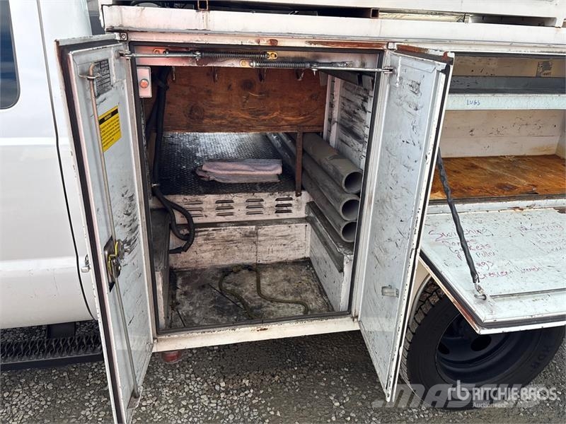 Ford F-450 XL 4x2 Extended Cab Utility Truck Pick-upy / Pojazdy z otwieranymi burtami