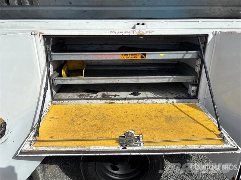 Ford F-450 XL 4x2 Extended Cab Utility Truck Pick-upy / Pojazdy z otwieranymi burtami