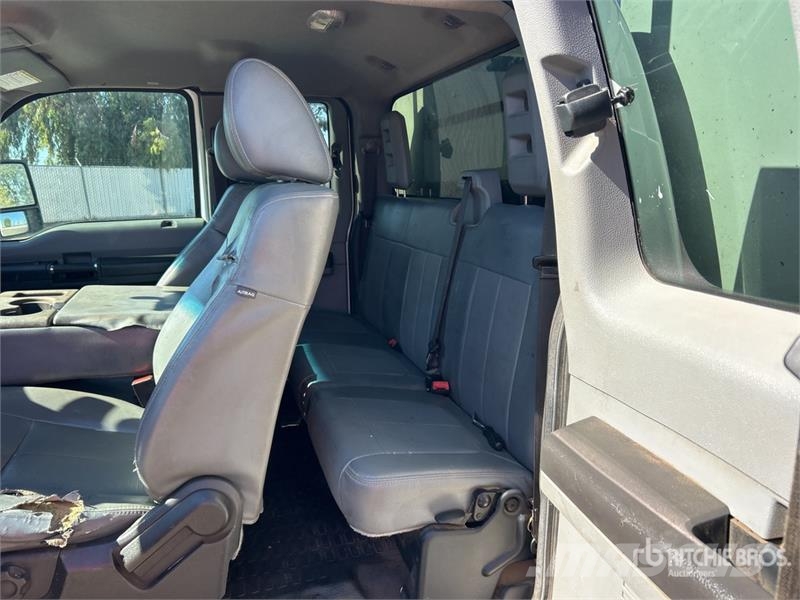 Ford F-450 XL 4x2 Extended Cab Utility Truck Pick-upy / Pojazdy z otwieranymi burtami