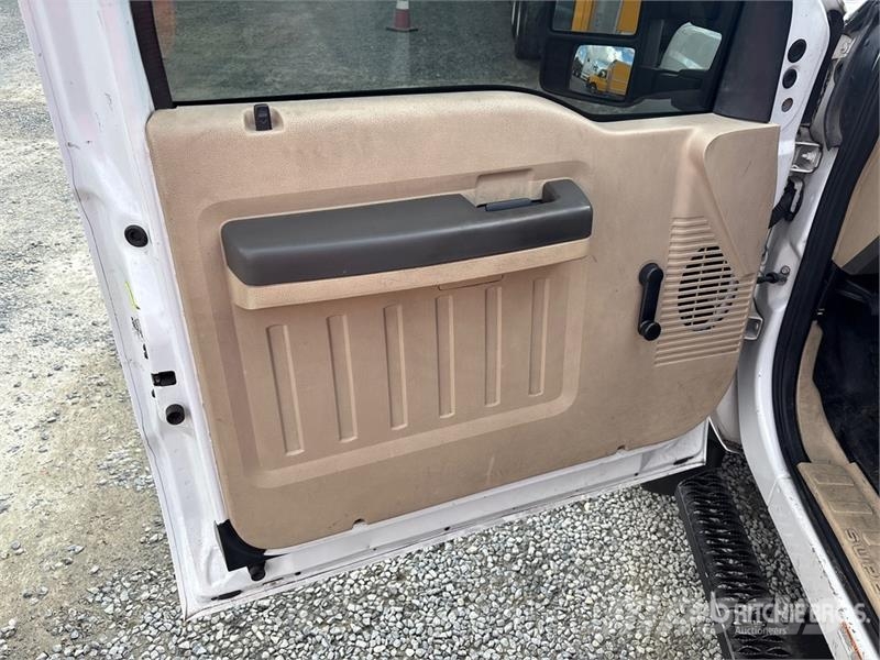Ford F-450 XL 4x2 Extended Cab Utility Truck Pick-upy / Pojazdy z otwieranymi burtami