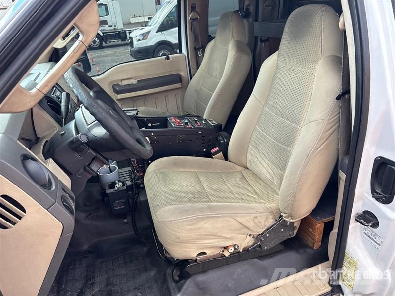 Ford F-450 XL 4x2 Extended Cab Utility Truck Pick-upy / Pojazdy z otwieranymi burtami